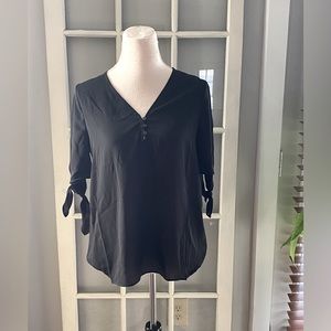 NWT Everleigh 3/4 Sleeve Top with Tie Sleeve Details